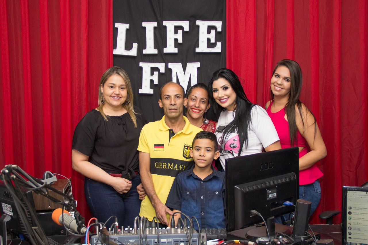 Digital Influencer Ana Luiza Sanches participa de programa de entrevistas da Life FM