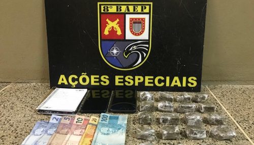 Porções de maconha, anotações sobre o tráfico e dinheiro são apreendidos pela PM, em Pauliceia
