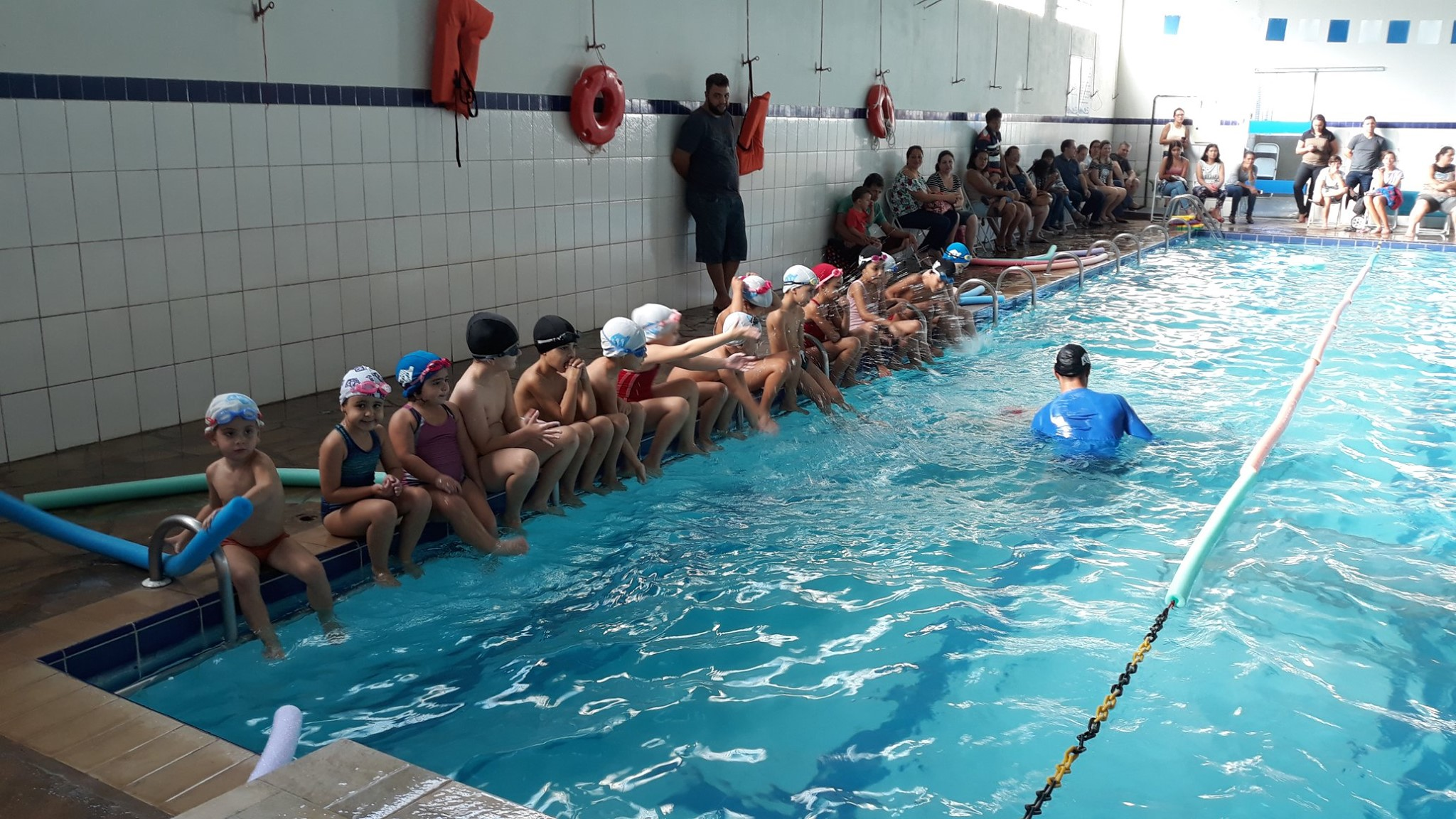 CPP Adamantina realiza mudança de nível com alunos da natação