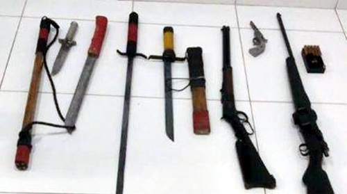 Idoso é detido em Tupã com Carabina, Fuzil Artesanal, Garrucha e espadas ninja