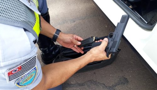 Empresário fica sem pistola e munições por falta de porte no transporte de R$ 45 mil em Parapuã