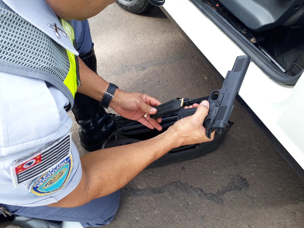 Empresário fica sem pistola e munições por falta de porte no transporte de R$ 45 mil em Parapuã