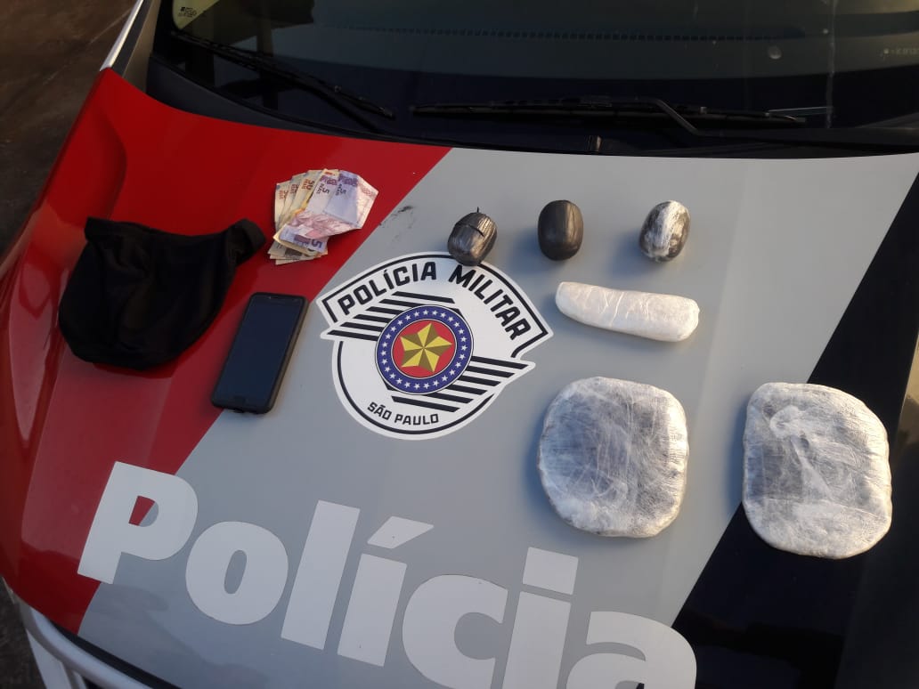 Policia Militar apreende quase 2 kg de haxixe e cocaína com duas mulheres em Pacaembu