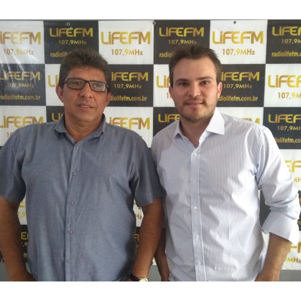 Presidente da Câmara Municipal de Lucélia, vereador Eduardo Fatinanci, sendo entrevistado no Jornal do Meio Dia desta quinta feira, 04 de julho