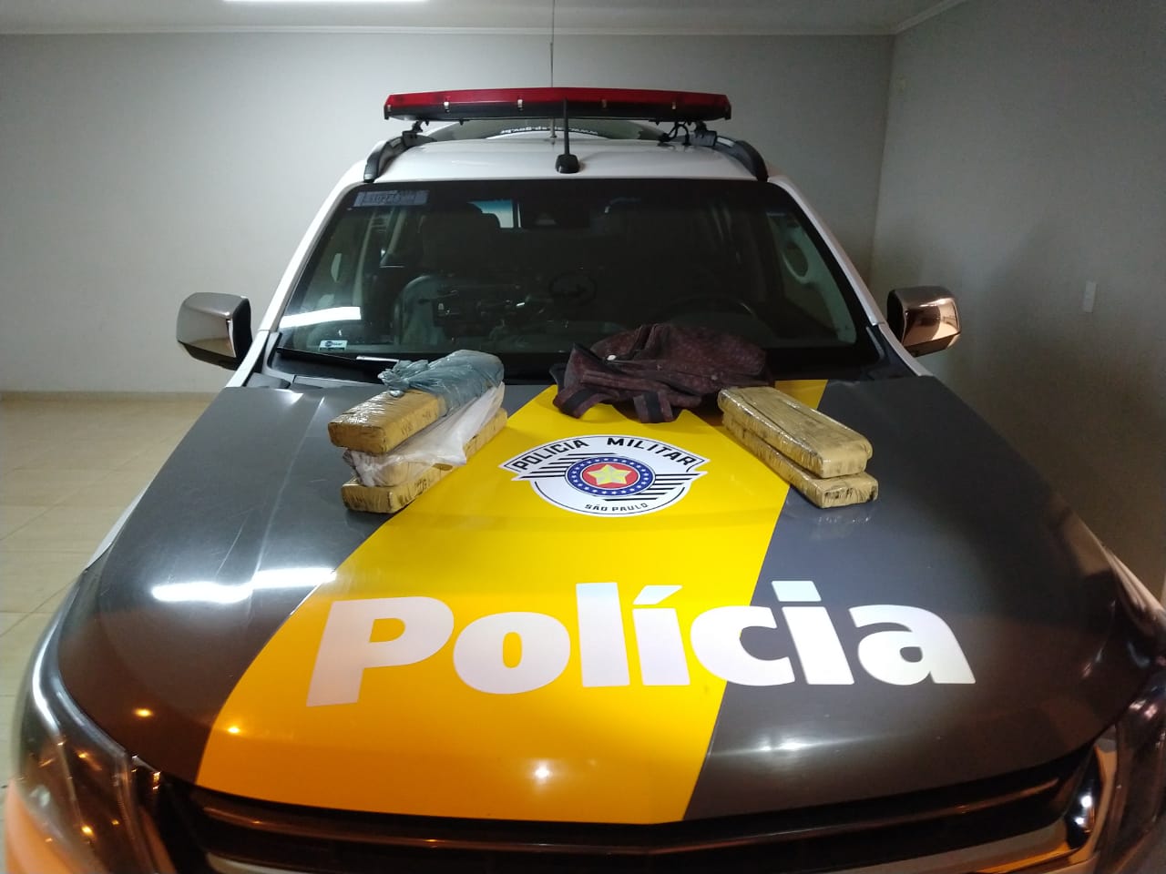 Passageiro é detido por tráfico de Drogas em ônibus portando maconha