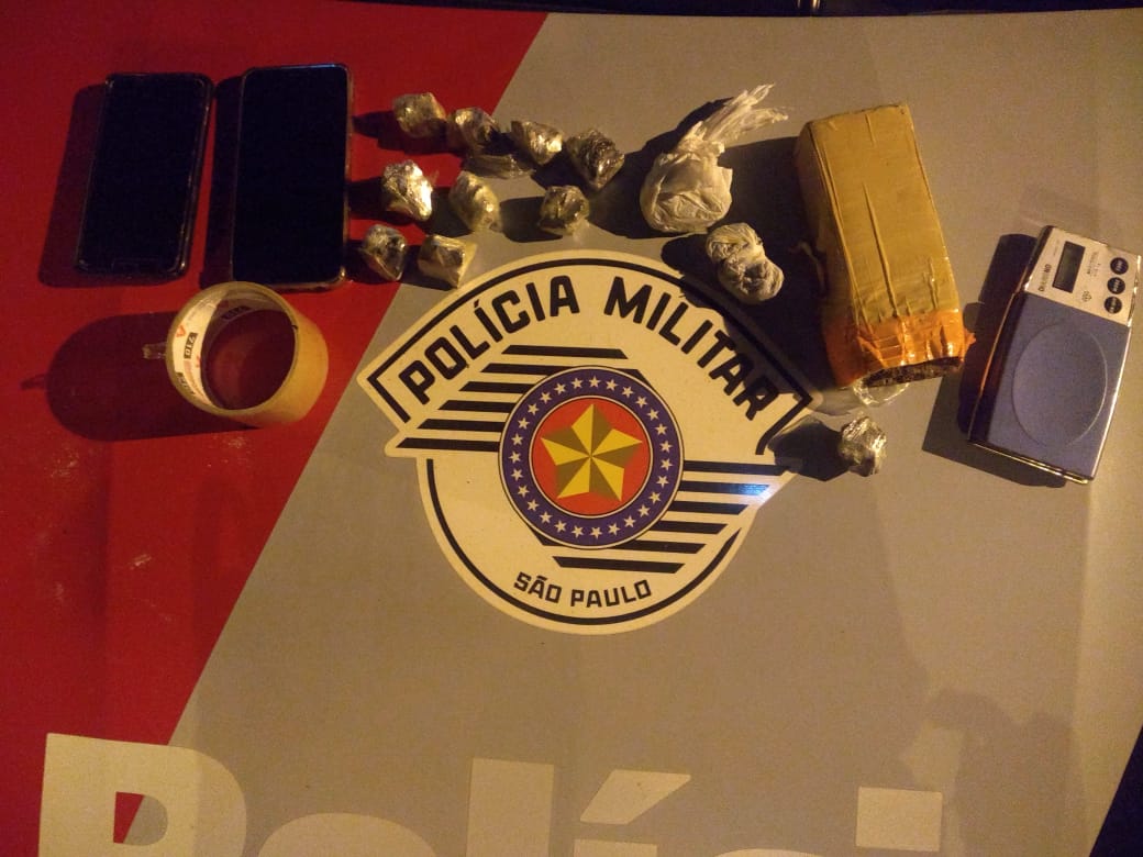 Polícia Militar prende uma mulher e apreende menor por tráfico de drogas em Junqueirópolis