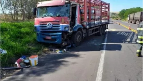 Acidente envolve três veículos e deixa motorista ferido próximo a Inúbia Paulista
