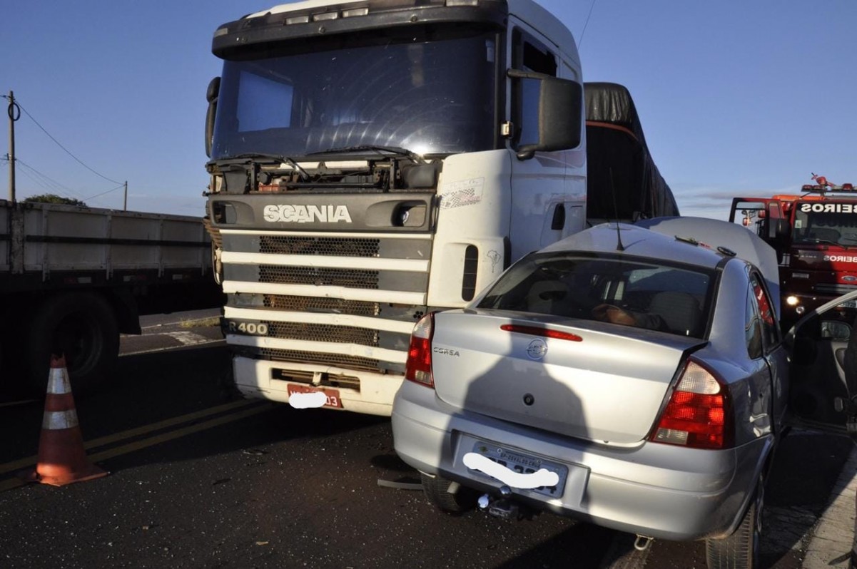 Acidente grave no trevo do bairro Venda Branca deixa dois idosos feridos