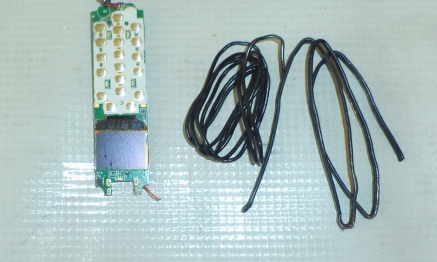 Duas mulheres tentam entrar na penitenciária com celular e componentes telefônicos escondidos no corpo