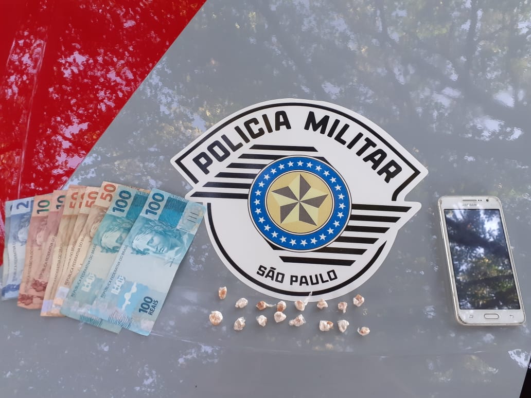 Polícia Militar prende homem por tráfico de drogas