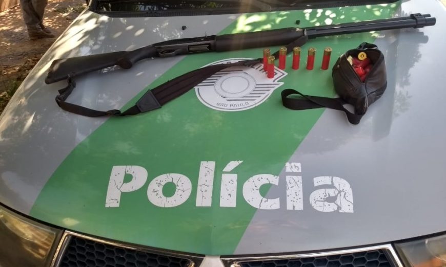Polícia Ambiental apreende espingarda e adverte homem por caça irregular de javali