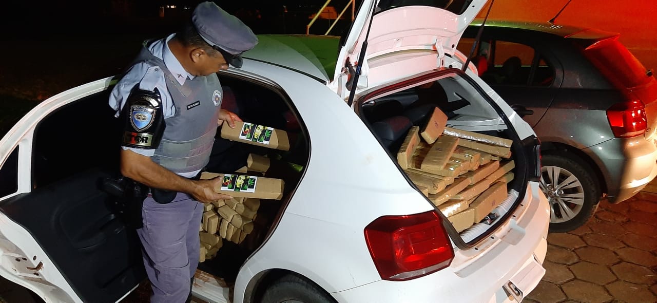 Polícia Rodoviária prende três pessoas por tráfico e apreende quase 400 kg de maconha no município de Martinópolis