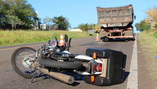Motociclista sofre fratura exposta em acidente perto de Dracena