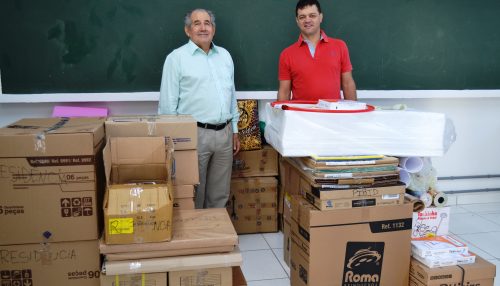 Pibid e Residência Pedagógica distribuem materiais às escolas