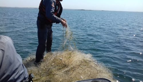 Fiscalização recolhe mais de cinco mil metros de redes de pesca irregulares armadas no Rio Paraná