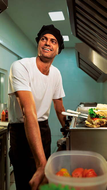 Conectados pelos impactos positivos do cooperativismo, moradores de Marília (SP) e Campo Grande (MS) são personagens de campanha nacional do Sicredi