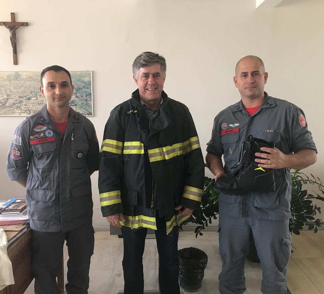 Repasse de verba municipal ao Corpo de Bombeiros de Adamantina possibilita higienização dos uniformes usados no combate a incêndios