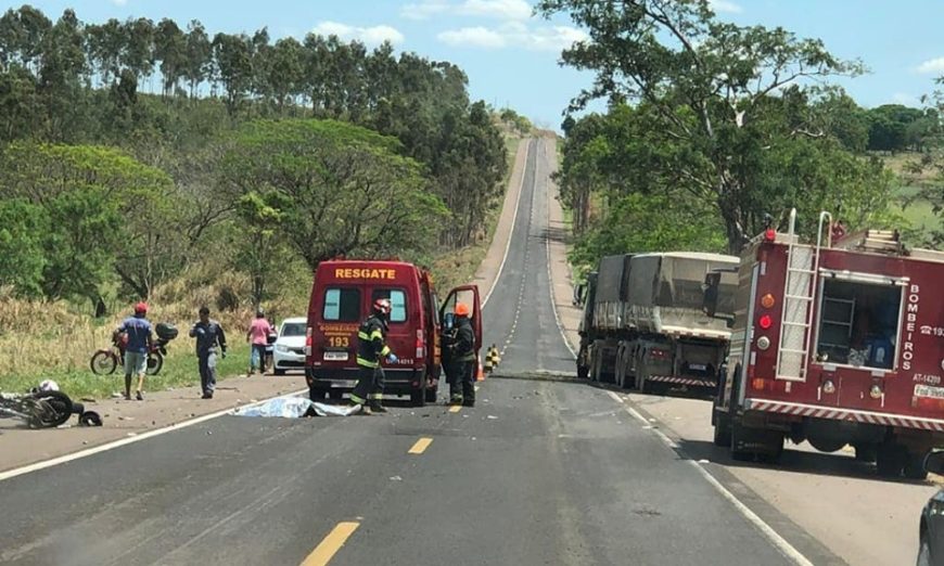 Motociclista morre em colisão frontal contra caminhão em Mirante do Paranapanema
