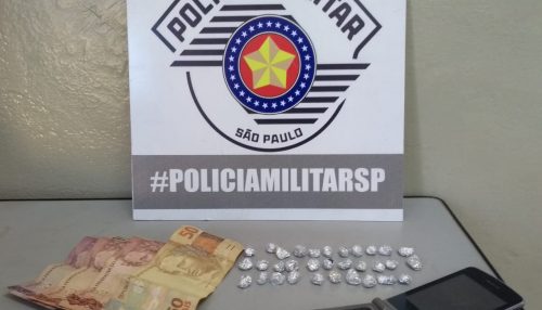 Polícia Militar de Osvaldo Cruz prende traficante de Adamantina na Vila Esperança na tarde desta quarta-feira