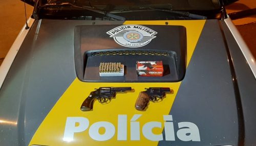 Polícia Rodoviária prende dois homens por porte de armas e munições em abordagem pela SP-270