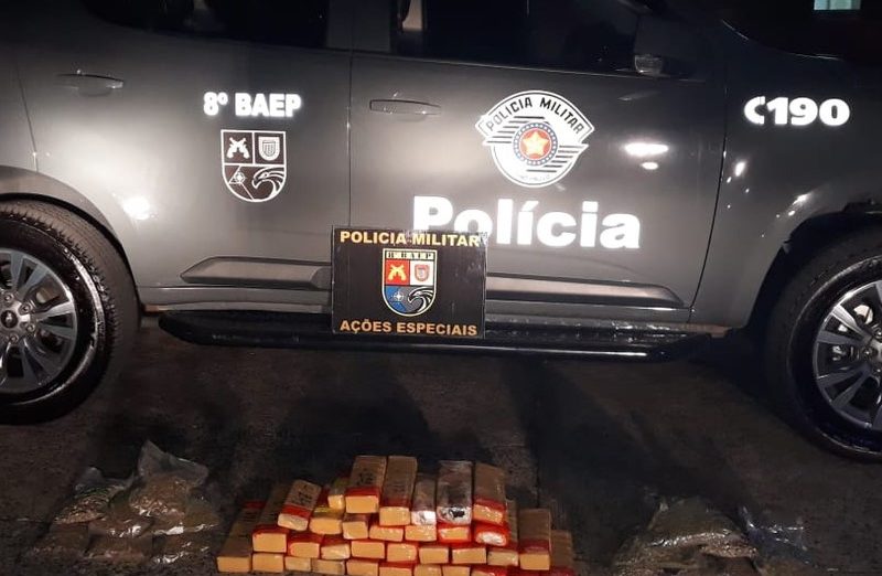 BAEP prende duas mulheres com 28 kg de maconha em ônibus