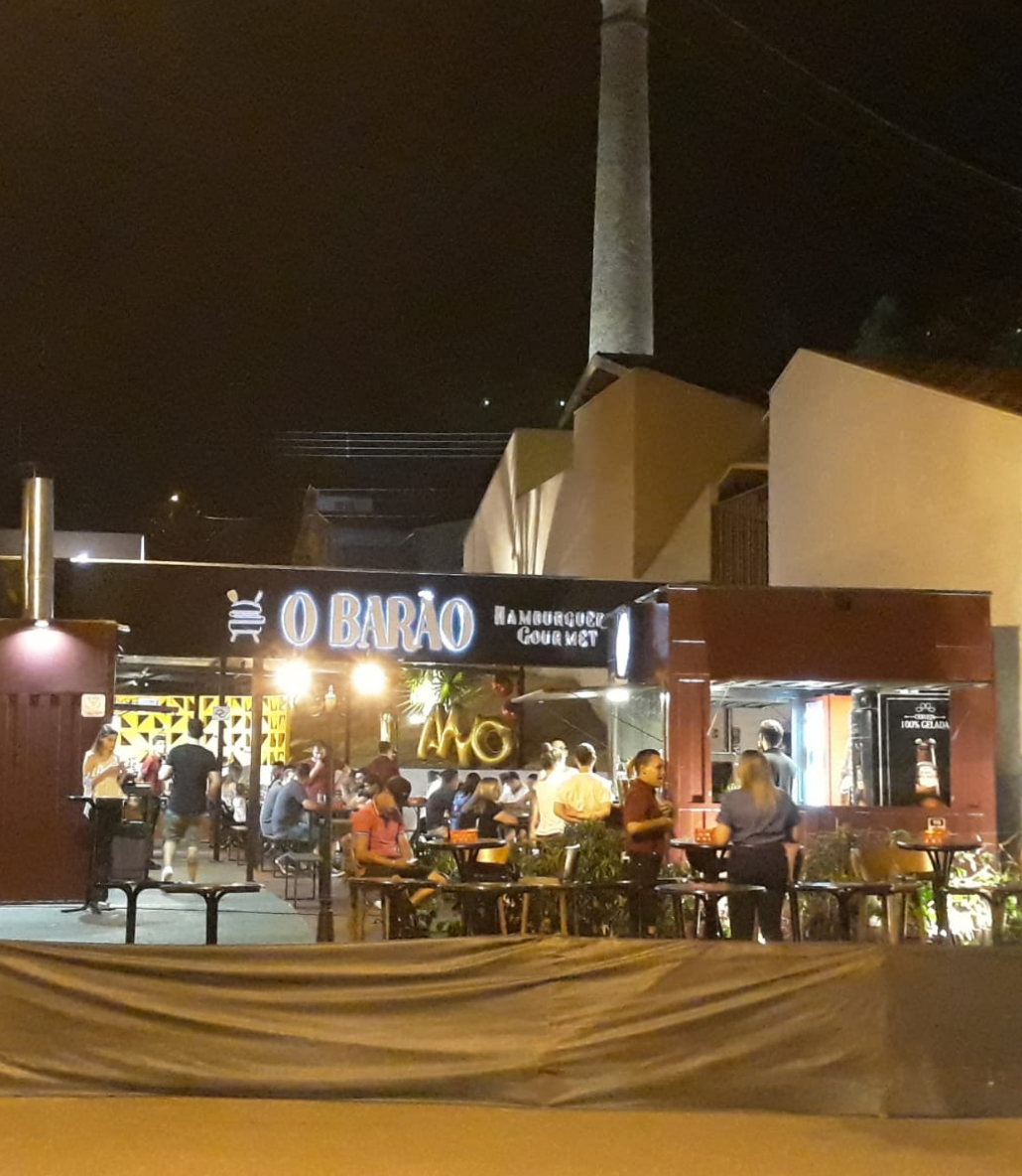 Barão Hamburgueria de Adamantina comemora 1 ano com festa de reinauguração