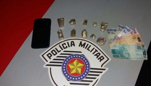 Briga entre mãe e filho acaba com indivíduo preso pela Polícia Militar por tráfico de drogas em Pacaembu