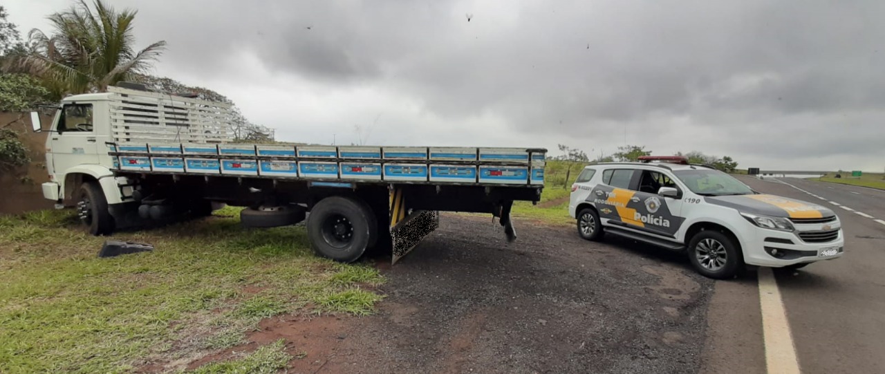 Polícia Rodoviária localiza caminhão furtado em Regente Feijó