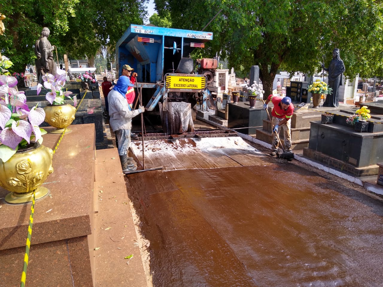 Secretaria de Obras de Adamantina executa melhorias no cemitério municipal