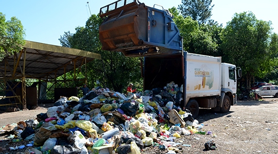 Prefeitura de Adamantina afirma que não vai terceirizar coleta de lixo