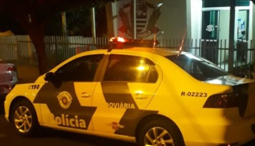 Batida entre carro e caminhão deixa quatro pessoas feridas em Tupi Paulista