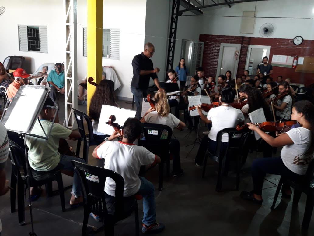 Projeto Guri realiza apresentação de musical no Lar dos Velhos de Adamantina