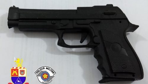 Polícia Militar apreende simulacro de arma de fogo na posse de adolescentes em Adamantina
