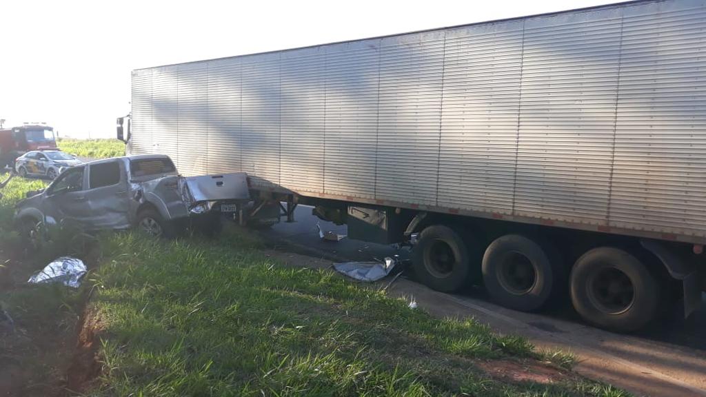 Acidente entre caminhonete e caminhão deixa uma vítima fatal pela SP-425 em Martinópolis