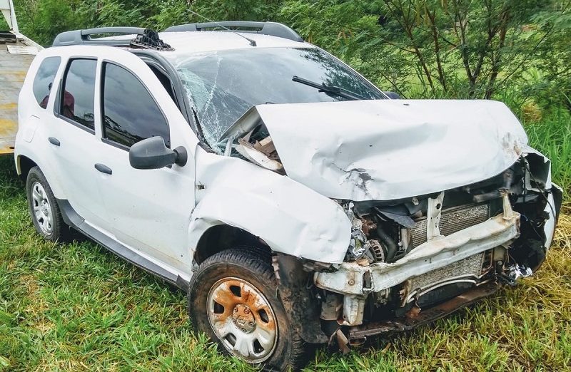 Duas pessoas ficam feridas em acidente, um dos veículos têm placas de Adamantina
