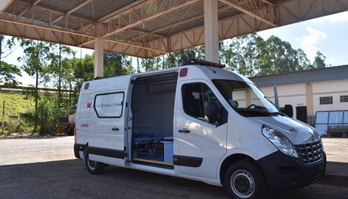 Secretaria da Saúde de Adamantina recebe ambulância nova