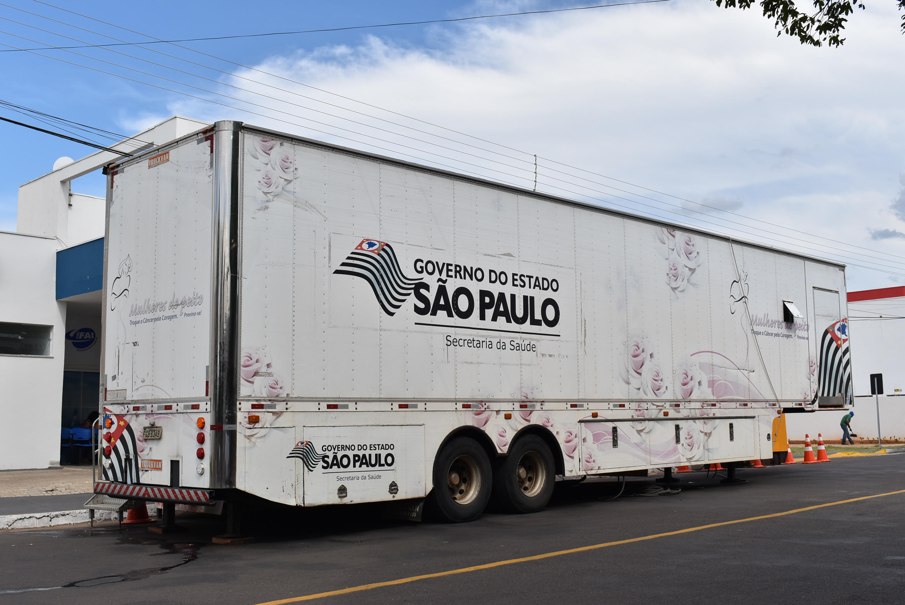 Carreta do Programa Mulheres de Peito chega à Adamantina para realização de mamografias