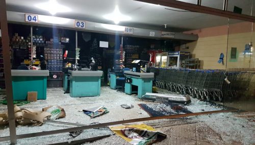Motorista embriagado invade supermercado com veículo depois de quebrar porta de Blindex do estabelecimento em Tupi Paulista