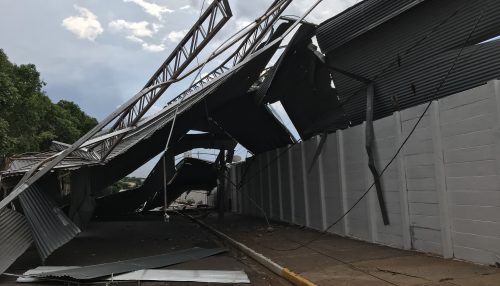 Vendaval arranca cobertura das barracas das entidades no Poliesportivo de Adamantina