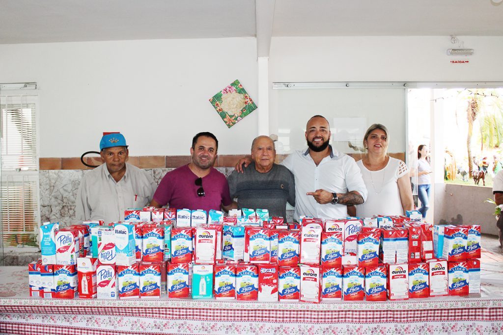 Casa do Garoto e Lar dos Velhos de Adamantina recebem doação de leite da LRG Construtora