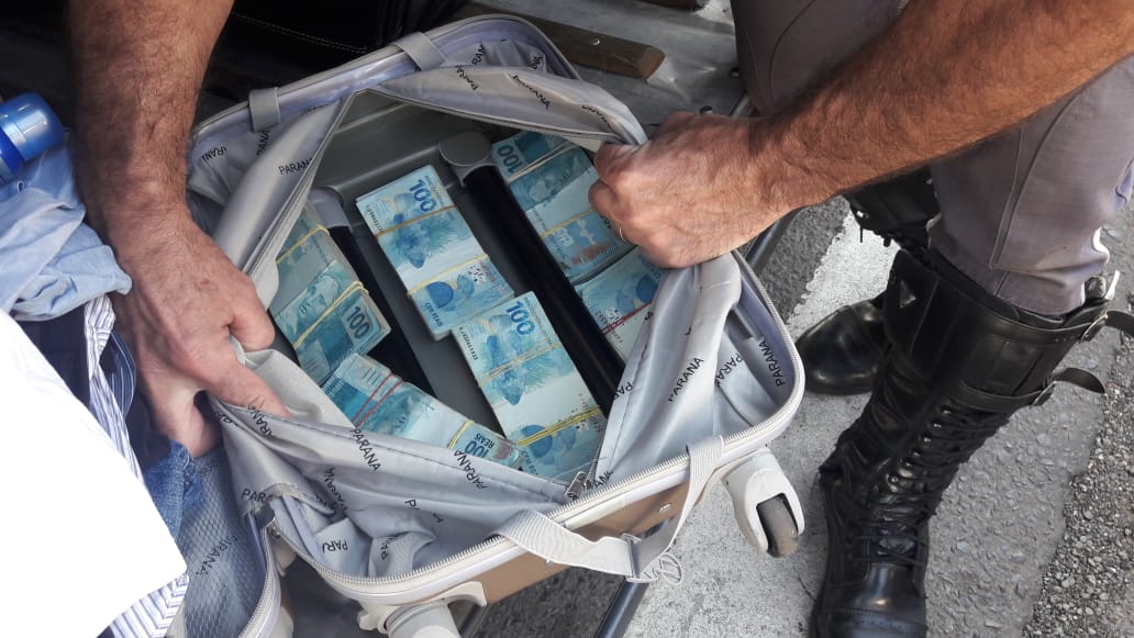 Libanês é preso com grande quantidade de dinheiro em ônibus com destino a São Paulo
