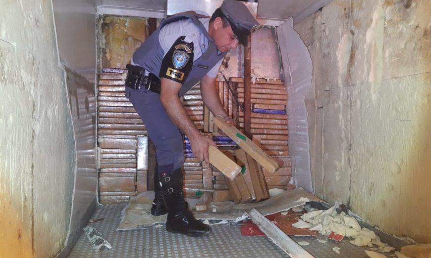 Polícia Rodoviária prende homem com veículo recheado com mais de 250 kg de maconha