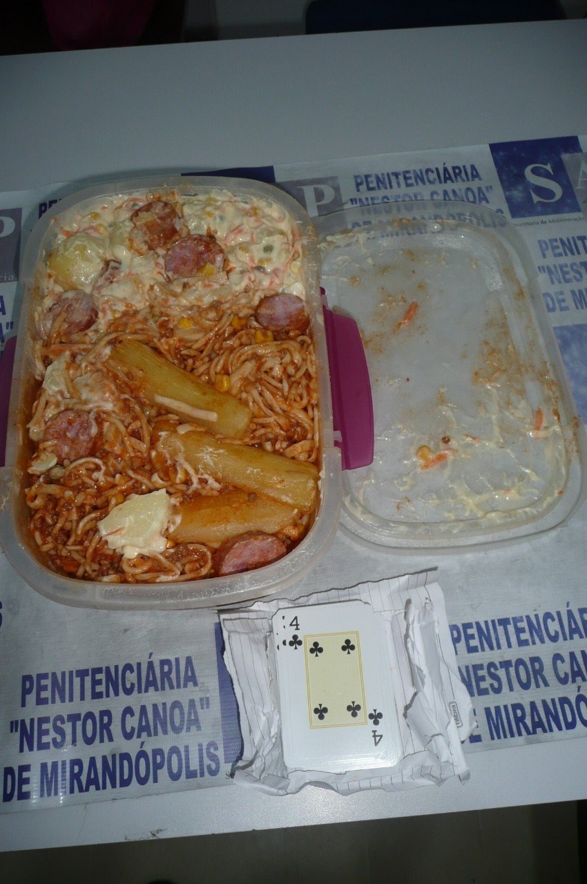 Agentes apreendem 11 pedaços de papeis com suposta droga “K4” na penitenciária de Presidente Bernardes