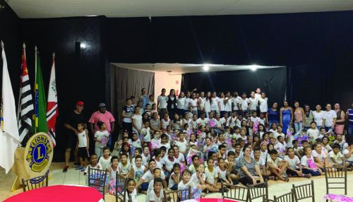 Lions Clube de Adamantina faz a alegria das crianças no Natal Escolar 2019