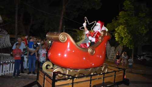 Chegada do Papai Noel marca o início das festividades natalinas em Adamantina