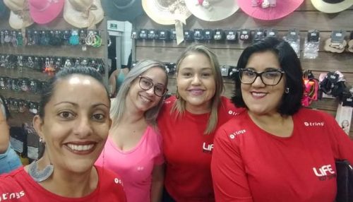 Na primeira noite do comércio em Adamantina aberto a Life FM marcou presença evidenciando o trabalho dos comerciantes e acompanhando a movimentação nas ruas