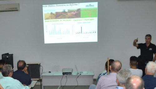 APTA realiza evento para discutir genética e tecnologia do amendoim em Adamantina