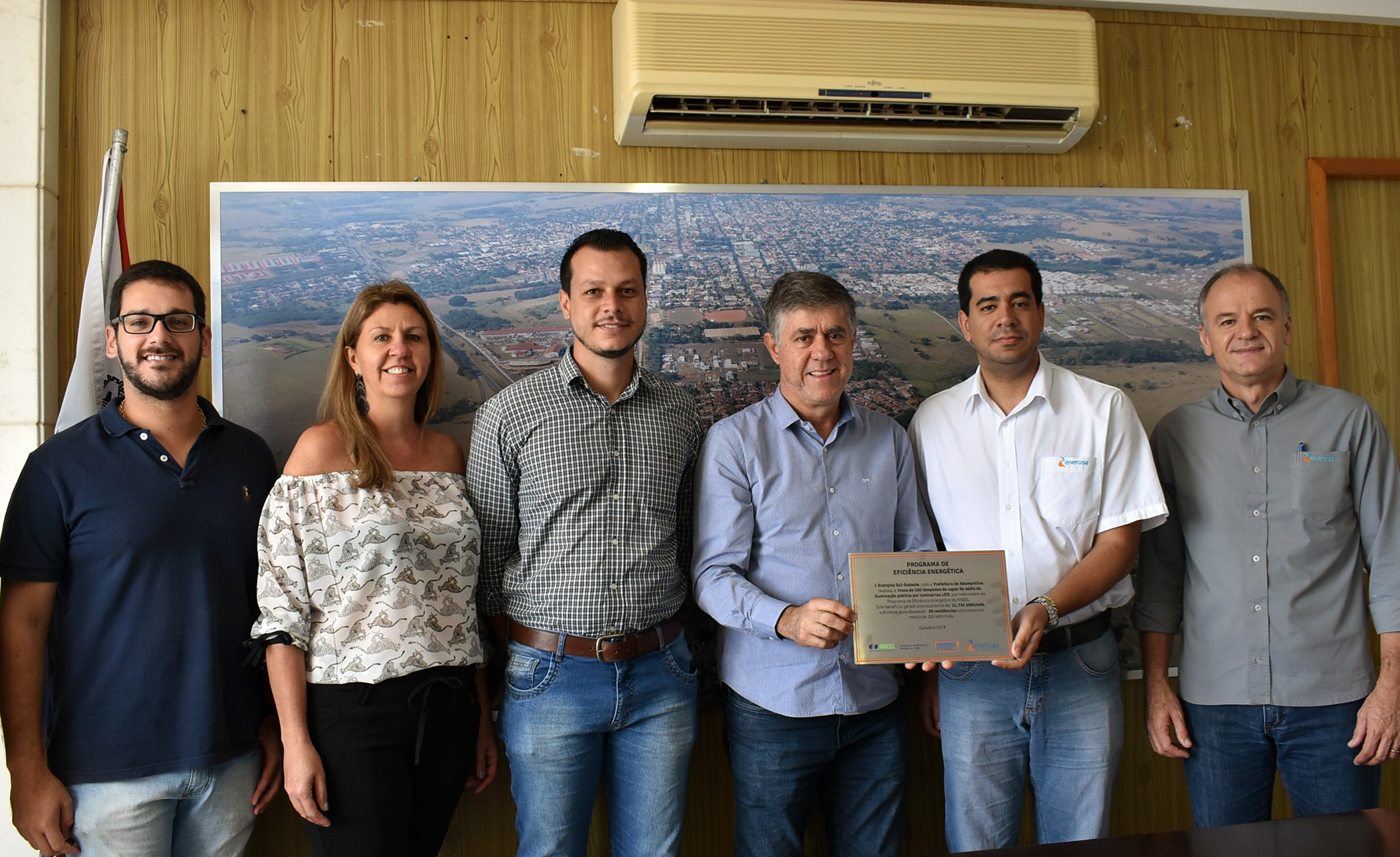 Projeto de eficiência energética inicia podas de árvores em Adamantina