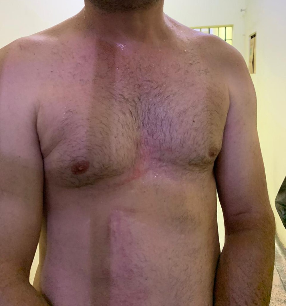 Defesa alega que filho suspeito de assassinar os próprios pais confessou crime mediante agressão policial