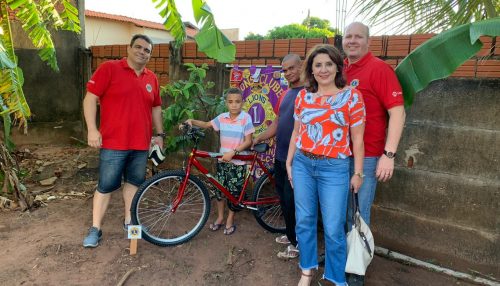 Lions Clube de adamantina entrega 2ª bicicleta da Campanha “Plante e Cultive uma Árvore e Preserve a Vida”